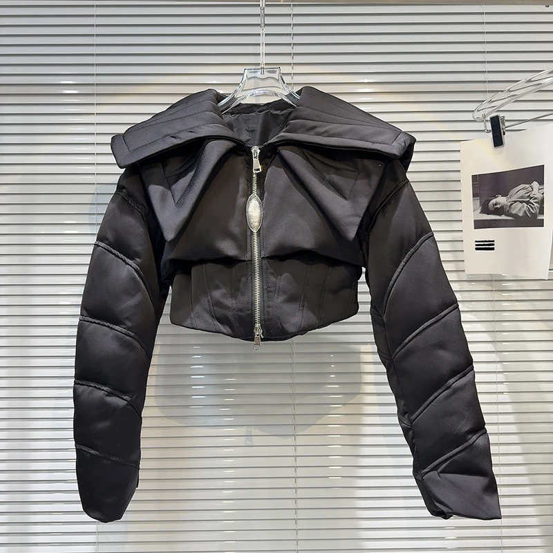 سترة شتوية جديدة مخصصة لشتاء 2025 ذات طبقات مزدوجة وياقة شال وخصر مزركش فتاة حارة قصيرة نمط موضة أسفل سترة #1