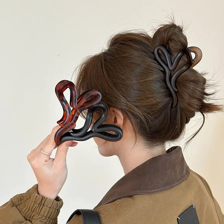 Unique Shape Shark Clip for Thick Hair Back of Head Updo  Versatile Korean Style Daily Black