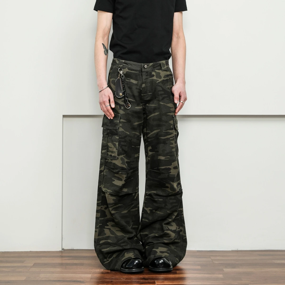 

American Retro Camouflage Work Pants Men Women Micro Flared Pleated Multi Pocket Floor Length Cleanfit Hip Hop Trousers