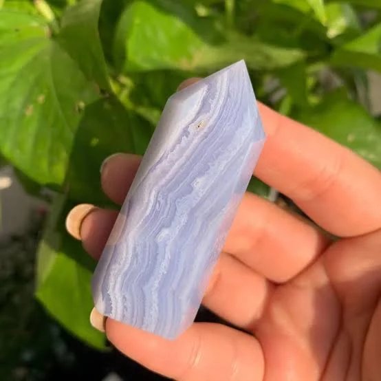 1pc Unique Handcrafted Hemimorphite Crystal Hedgehog Carving, Crystal Decoration Stone for Home Decor/Desk Ornaments