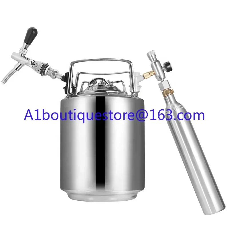 10-Liter stainless steel beer barrel beverage container with beer tap, CO2 regulator and 0.6-liter soda bottle