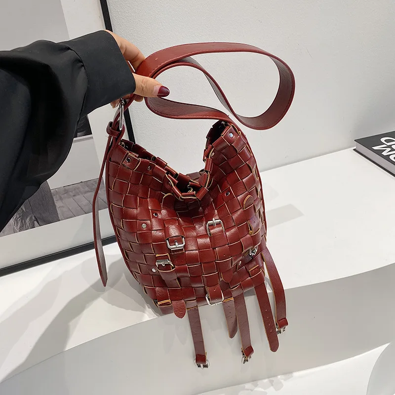 Bolso de hombro tejido con diseño de marca de moda para mujer, bandolera versátil de cuero Pu de alta calidad, 2024