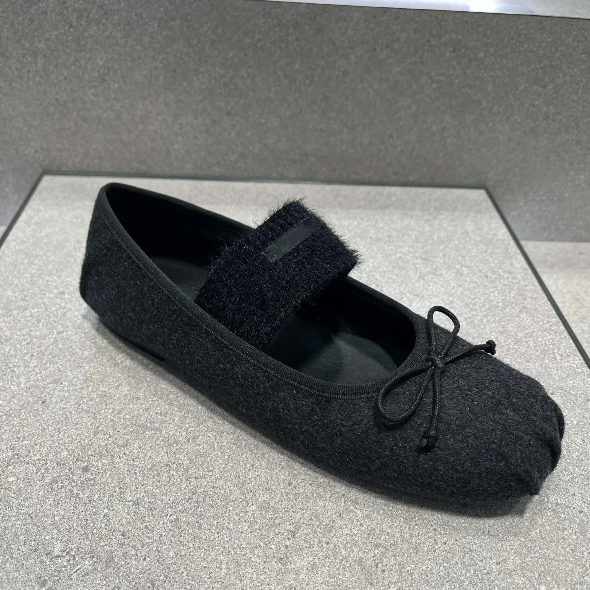 مطاطا الفراء الفرقة الباليه أحذية امرأة 2025 ربطة فروي أحذية مسطحة السيدات ماري جينس ساحة خنزير تو المتسكعون الباليه الإناث #2