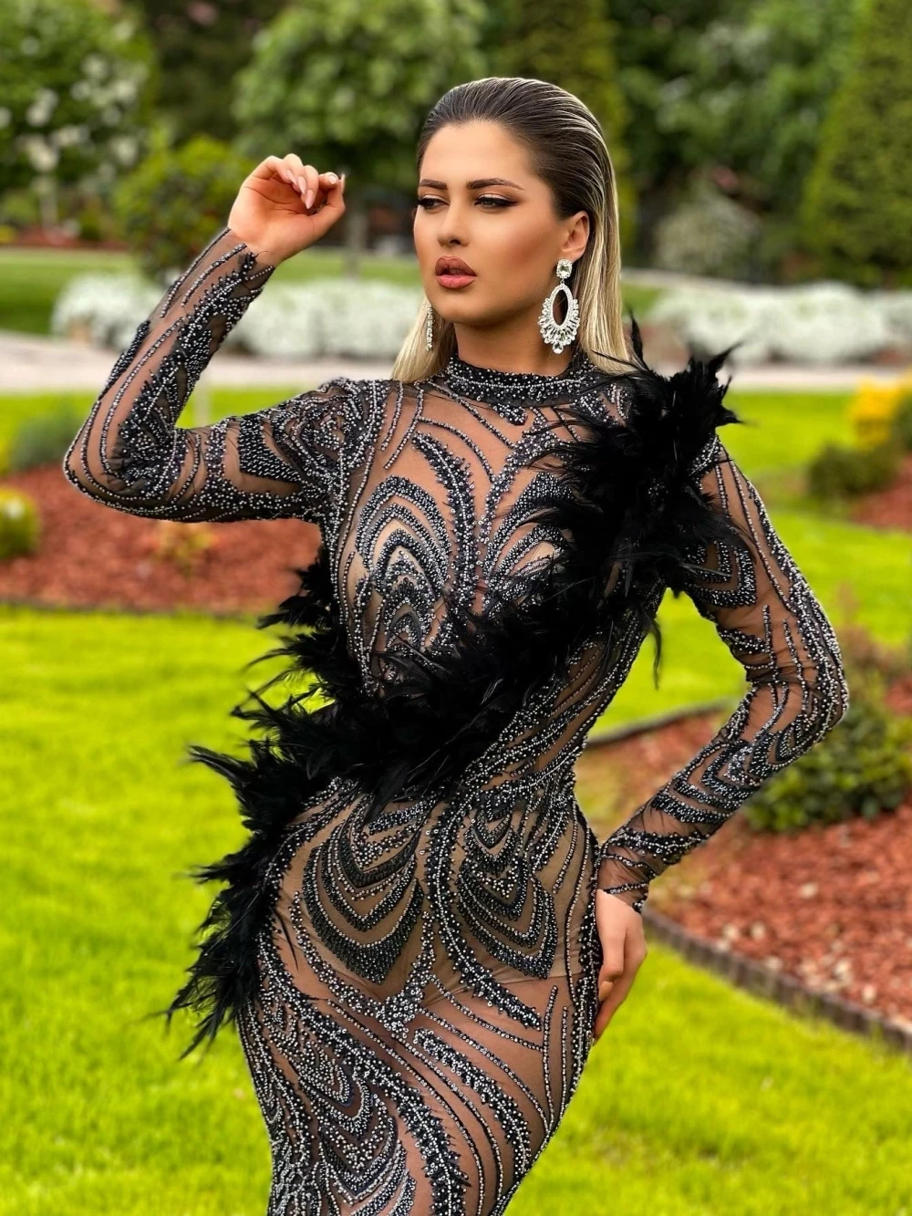 Luxury Dubai Feathers Mermaid Prom Gown Sexy Illusion Cocktail Dresses Hand-sewn Beads Evening Dress Customized Robe De Mariée