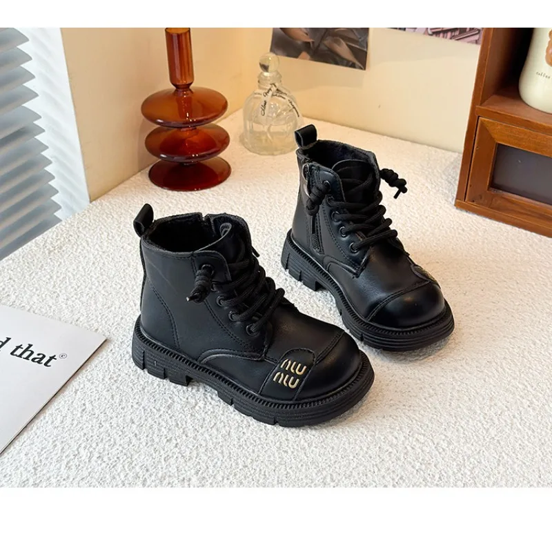 الفتيات المخملية أحذية بوت قصيرة الخريف/الشتاء 2025 مجموعة جديدة أحذية قطنية للأطفال الفتيات الجانب سستة أحذية متعددة الاستخدامات