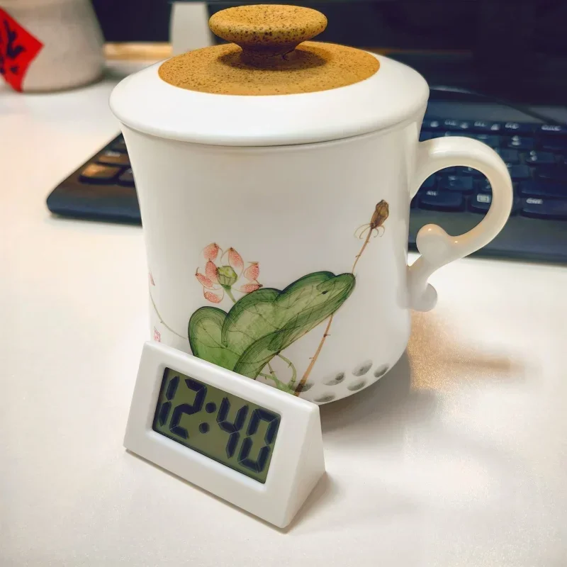 ساعة مكتب صغيرة ببطارية LR1130، ساعة رقمية LCD محمولة مع شاشة عرض التاريخ 12 ساعة لمكتب غرفة نوم السيارة والسفر، أداة إلكترونية