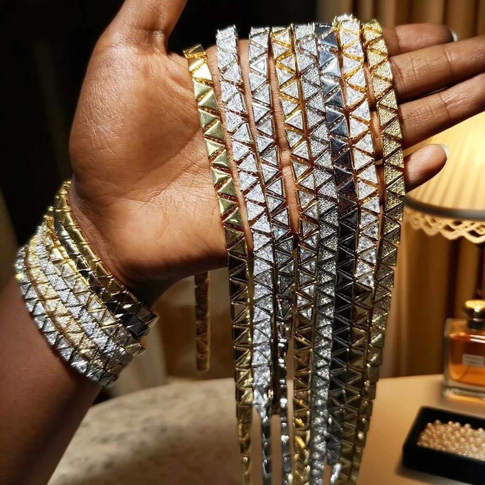 

Bling Micro Pave Full Iced Out CZ Cubic Zircon Triangle Tennis Chain Necklace For Women Fashion Luxurious Choker Hip Hop Jewelry