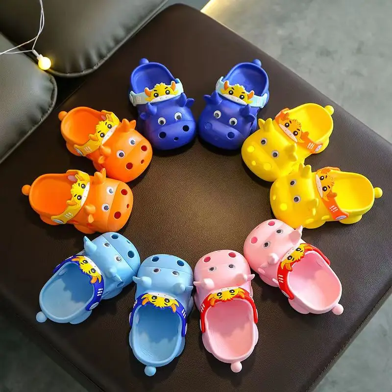 Sandales de plage coordonnantes pour enfants, sabots de dessin animé mignons, semelle souple, chaussures pour tout-petits, chaussures d'extérieur pour enfants, OligLight, été, nouveau