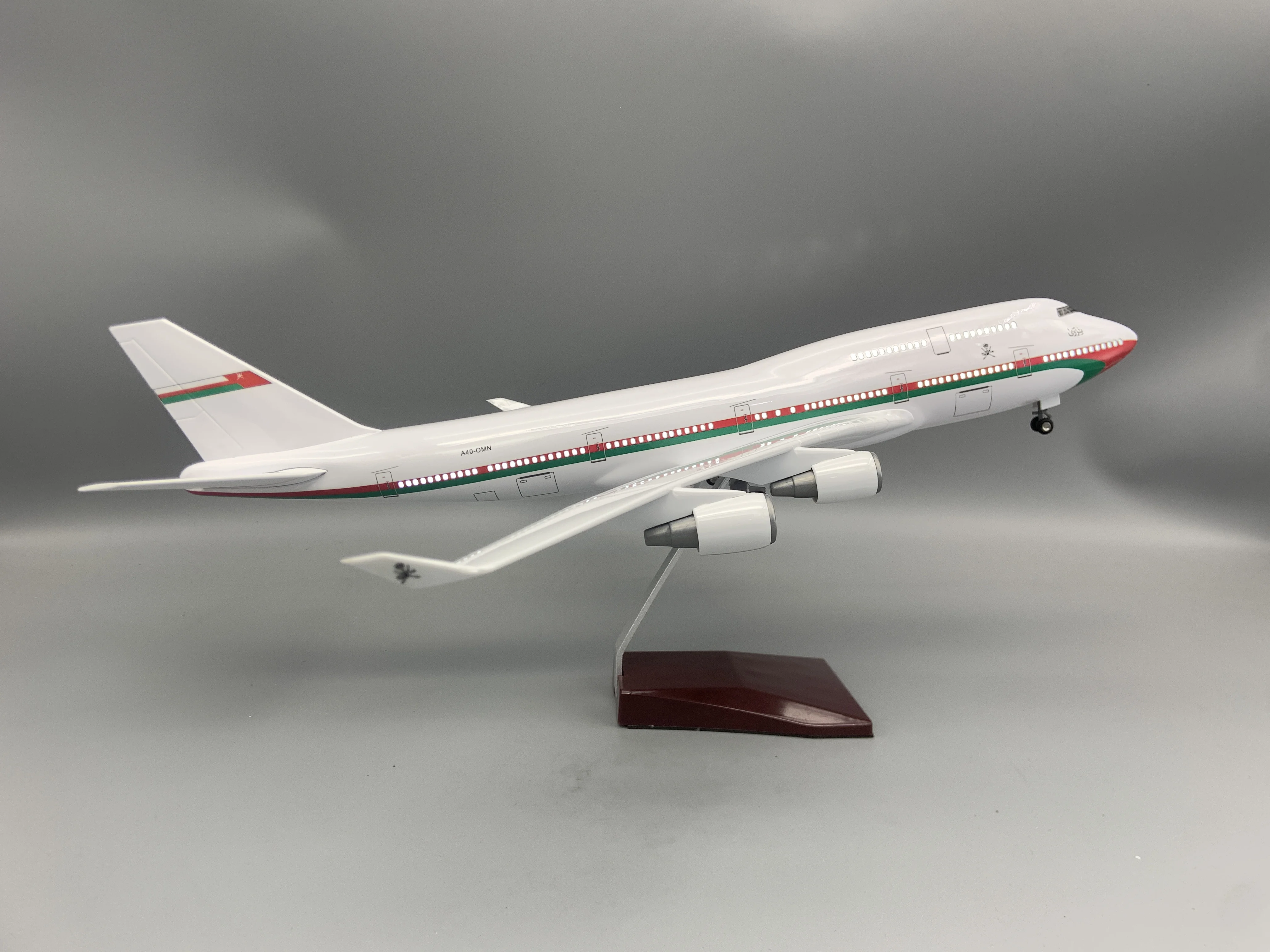

Display Model Plane B747 Presidential Aircraft of Oman Airway 747 47cm Large Model Toy Diecast Airplane Model Kits with Stand