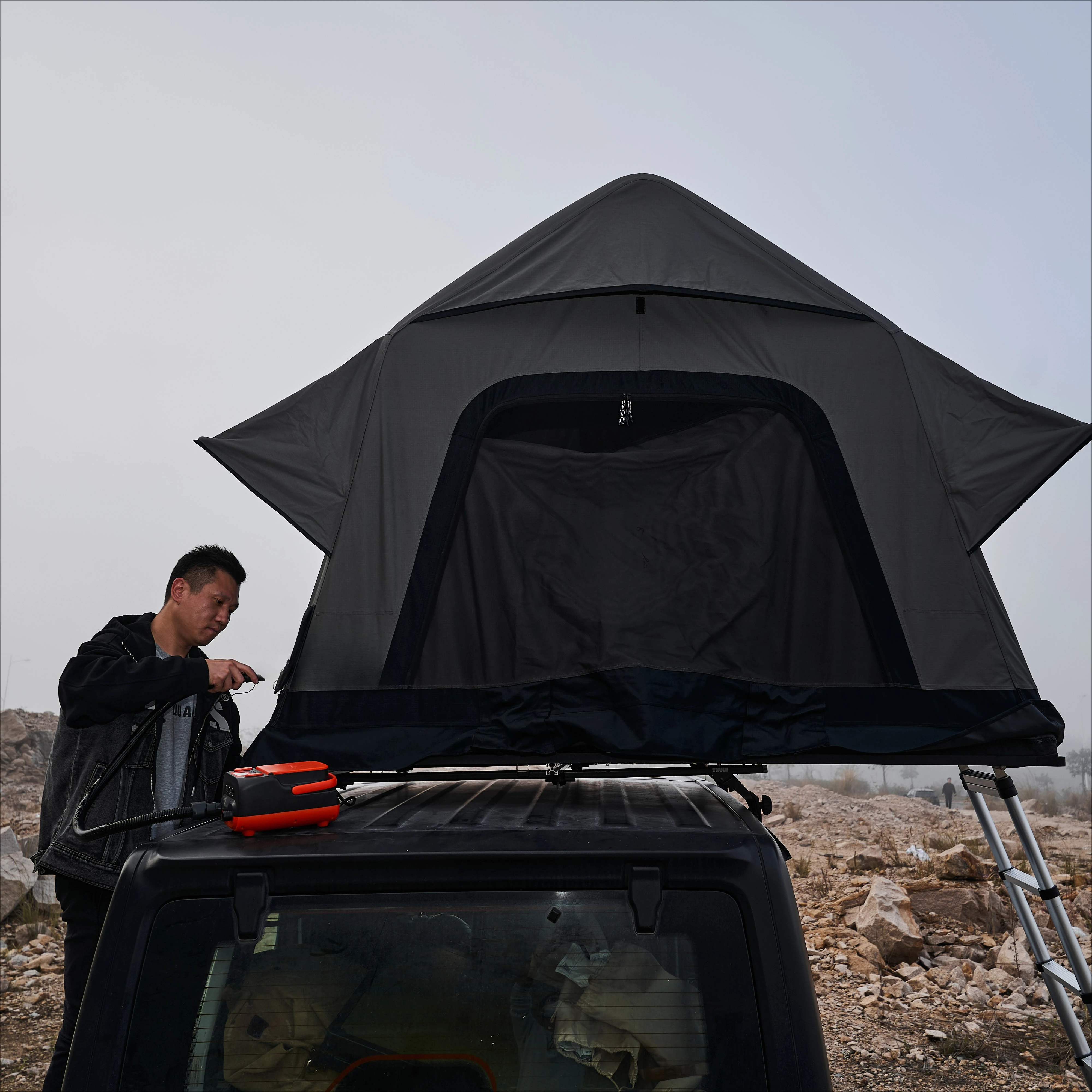 Inflatable roof tent, one-click inflatable roof tent, small size, light weight, suitable for outdoor camping