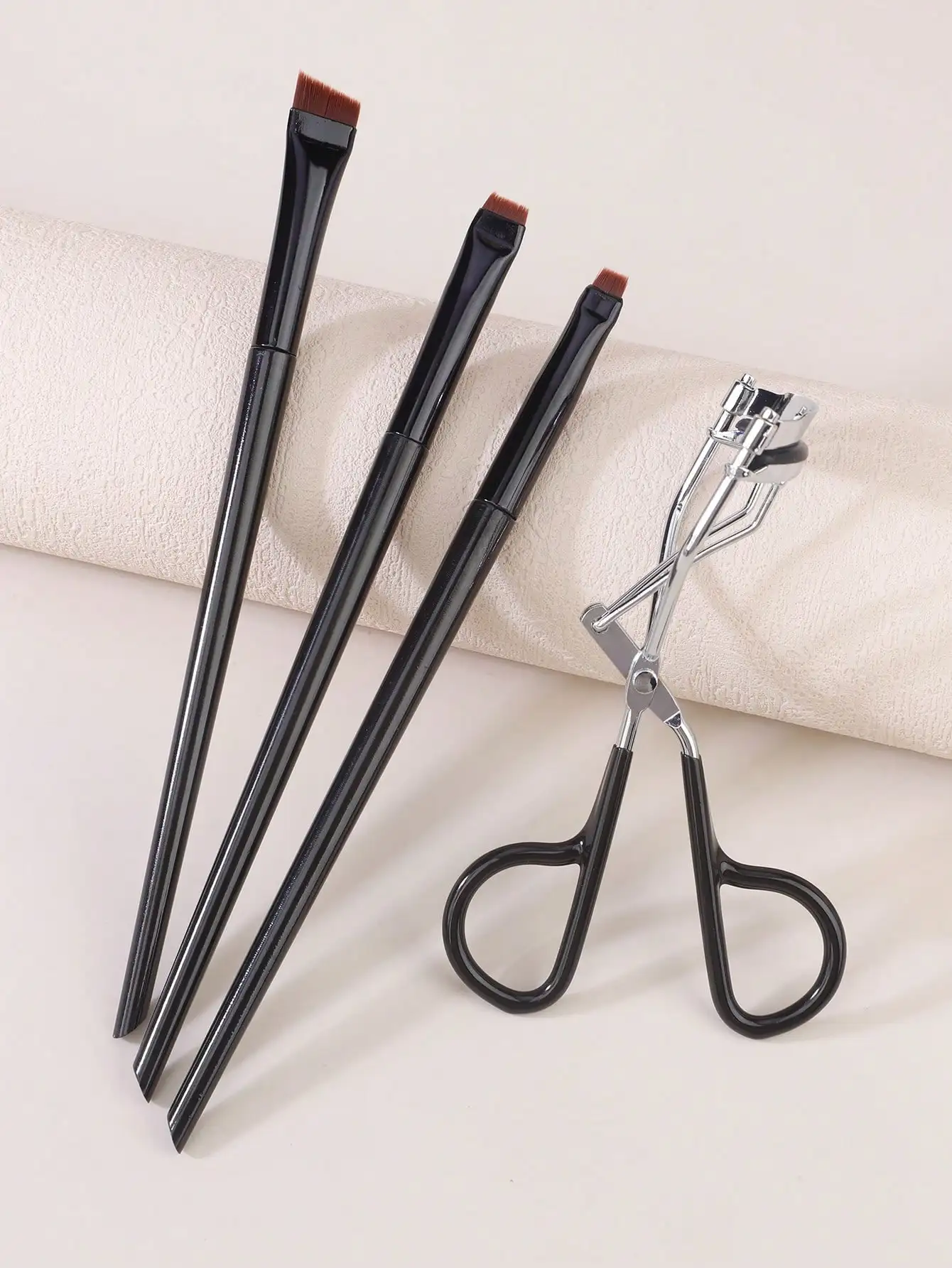4Pcs Eyebrow Brush & Eyelash Curler Set Angled Flat Brow Brushes With Precision Lash Curler Professional Makeup Cosmetic Tools