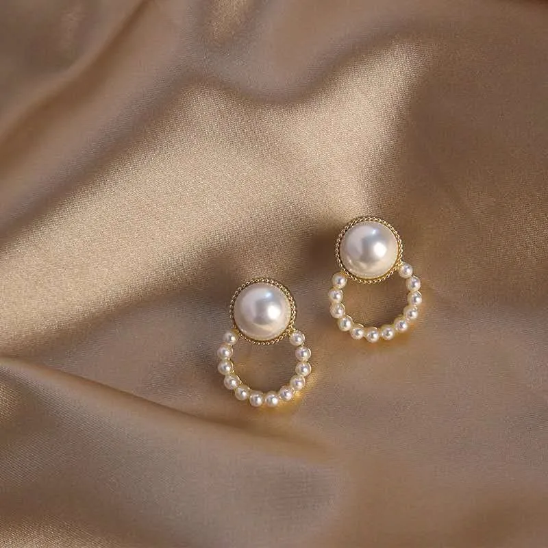 Wholesale Trend Korean Gold Simple Cute Pearl Ear Clasp Hoop Earrings For Women Tiny Huggies Earrings Wedding Party Jewelry