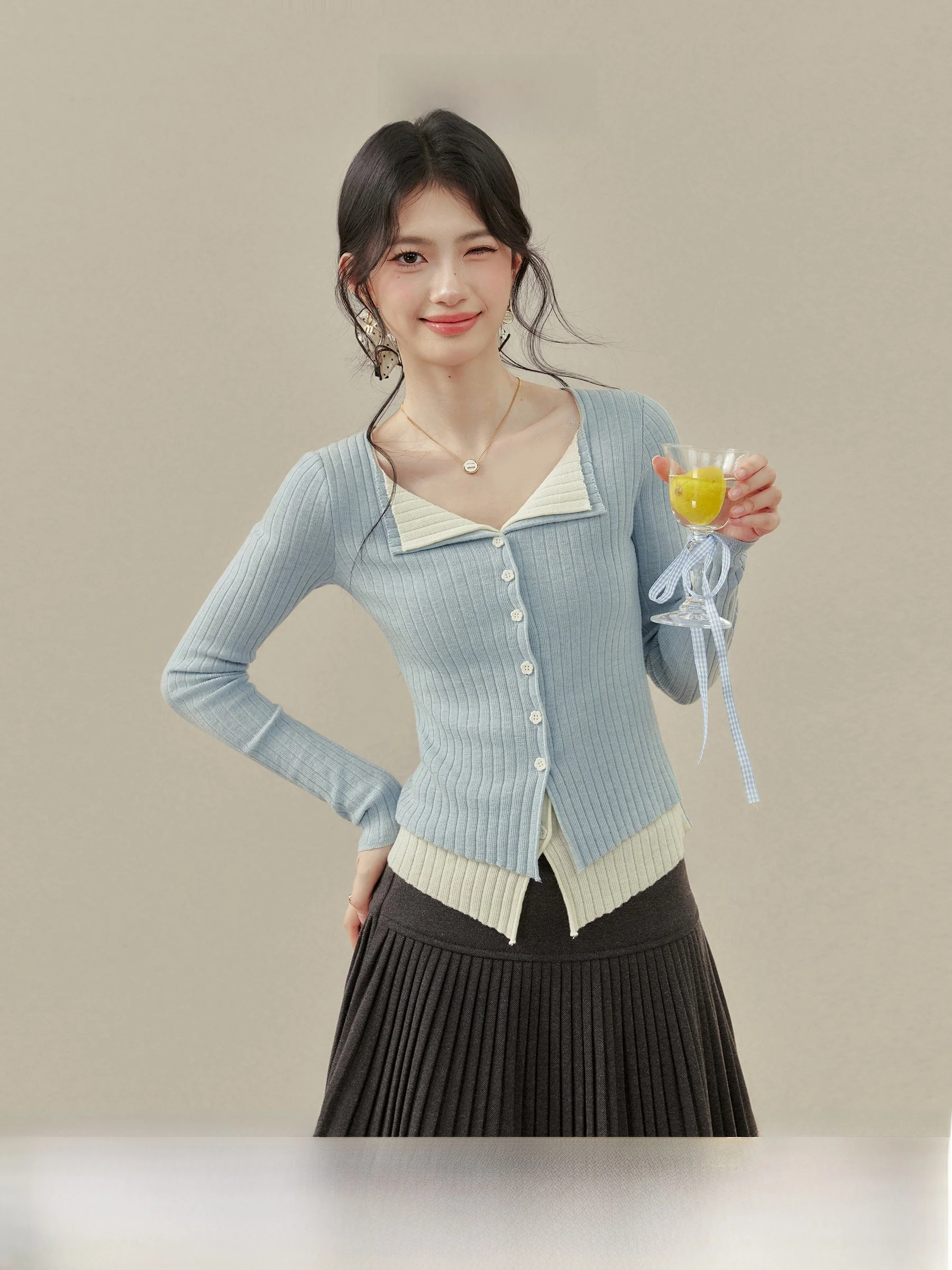 

Blue V-Ne Knitted Top Women's Inner Wear Fake Two-Piece Slim Fit Long Sve Regular Length Button Closure Faionable Unique