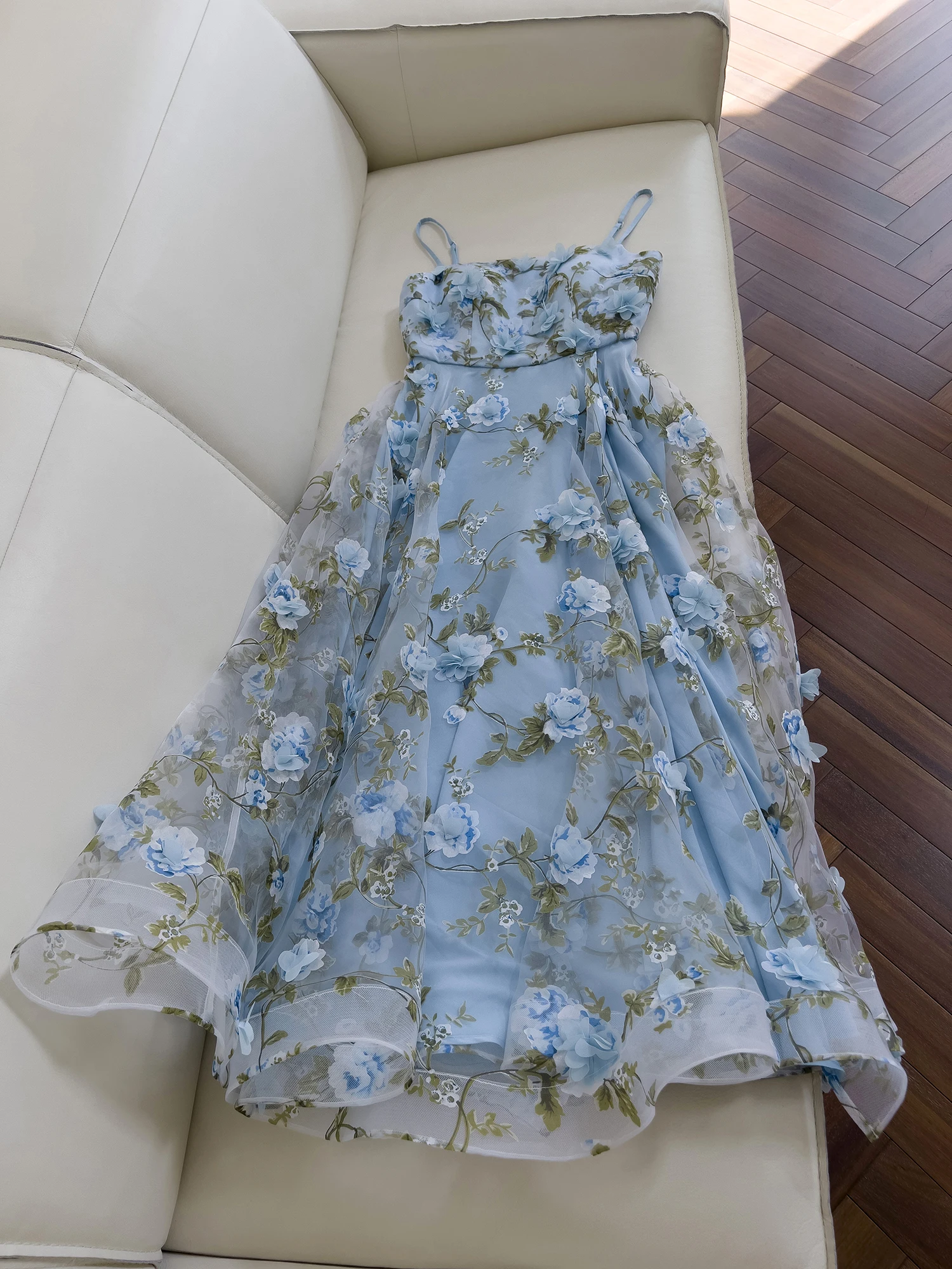 

Ele Blue Strapl Tulle Evening Gown with 3D Flower Embelliment Waist Cinching Princ Sle Ball Gown by ge Lilac