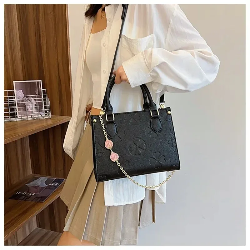 

2025 Women's Vintage Print Tote Bag Personalized Luxury Shoulder Purse for Daily Commute Work Casual Travel Essentials