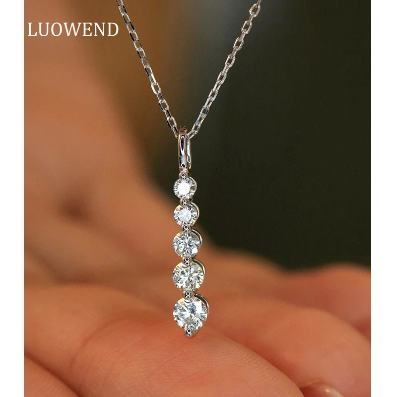 

LUOWEND 18K White Gold Necklace Fashion Shiny INS Style 0.45carat Real Natural Diamond Pendant Necklace for Women Wedding Party