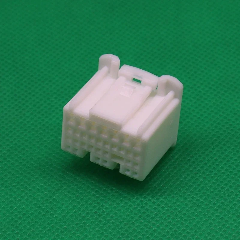 

DJ7311-0.7-1.2-21 штекер и гнездо для разъема Nissan 31 отверстие с клеммой 1123341-1