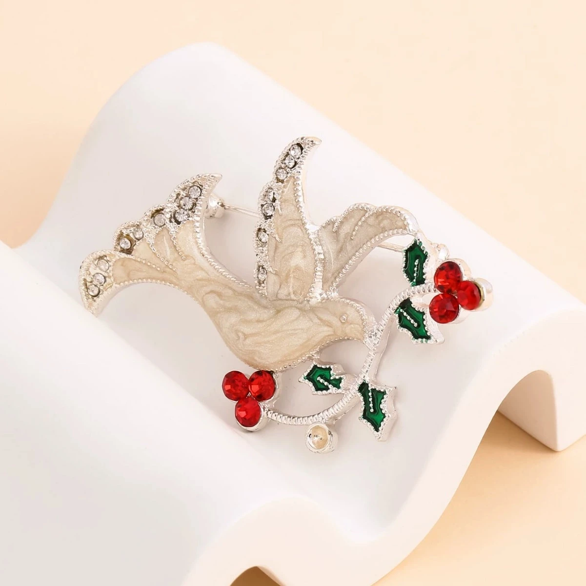 Fashion Dripping Oil White Dove Brooch with Stone Inlaid New Chest Decoration Gift Sweater