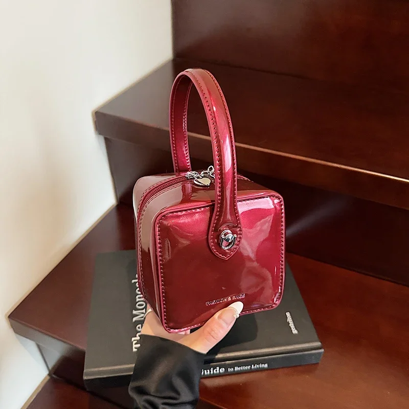 

Shiny Red Patent Leather Crossbody Bag Luxury Designer Fashion Shoulder Bag Mini Square Handbag Coin Purse Cute Box Lipstick Bag