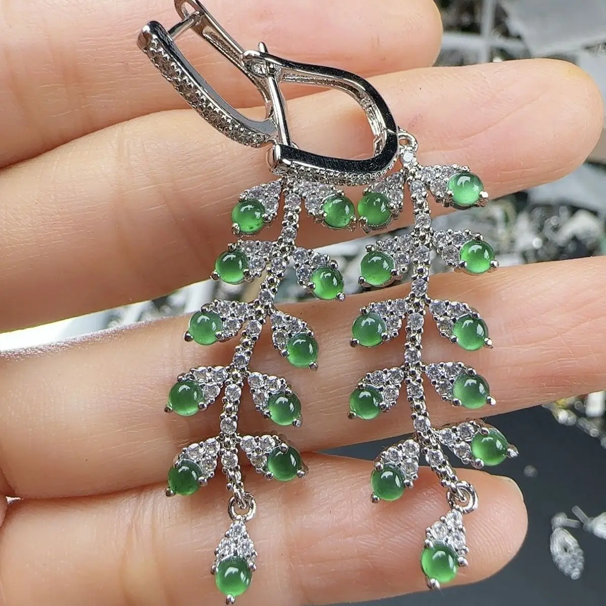 

Natural A jadeite ice yang egg surface ear bag ear buckle, one of the diversity
