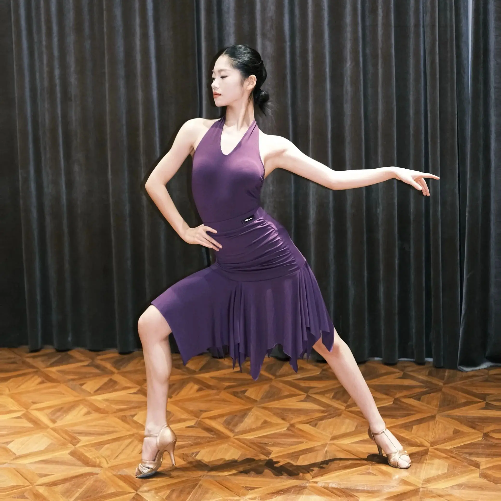 Nieuwe Sexy Latin Dans Jurk Prestaties Kostuums Vrouwen Opknoping Hals Top Onregelmatige Rokken Samba Dans Praktijk Kleding DN22115