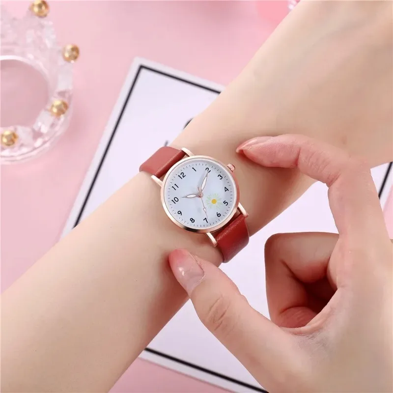 Lichte Luxe Casual Horloges Voor Vrouwen Lichtgevende Retro Vrouwelijke Nieuwe Trendy Riem Terug Licht Lederen Band Quartz Polshorloges