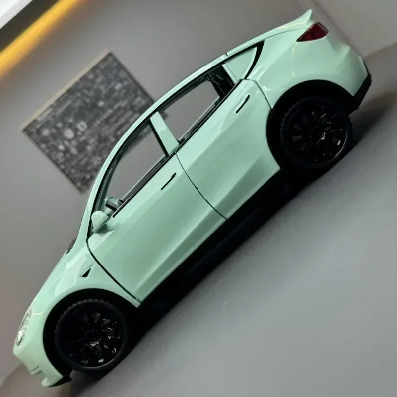 Coche fundido a presión 1:24 Y, alta simulación, aleación de Metal fundido a presión, sonido, luz, colección extraíble, juguetes para niños, regalos