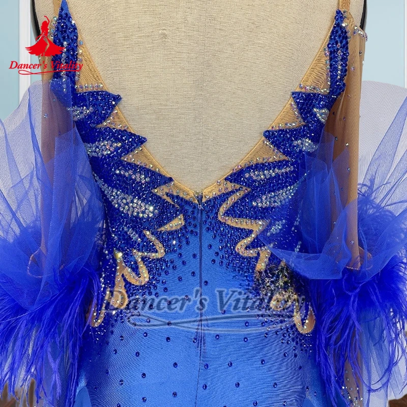 Vestido azul con hombros descubiertos y plumas para baile Social, collar personalizado incluido, vals, ropa elegante para actuaciones y conejistas, vitalidad del bailarina