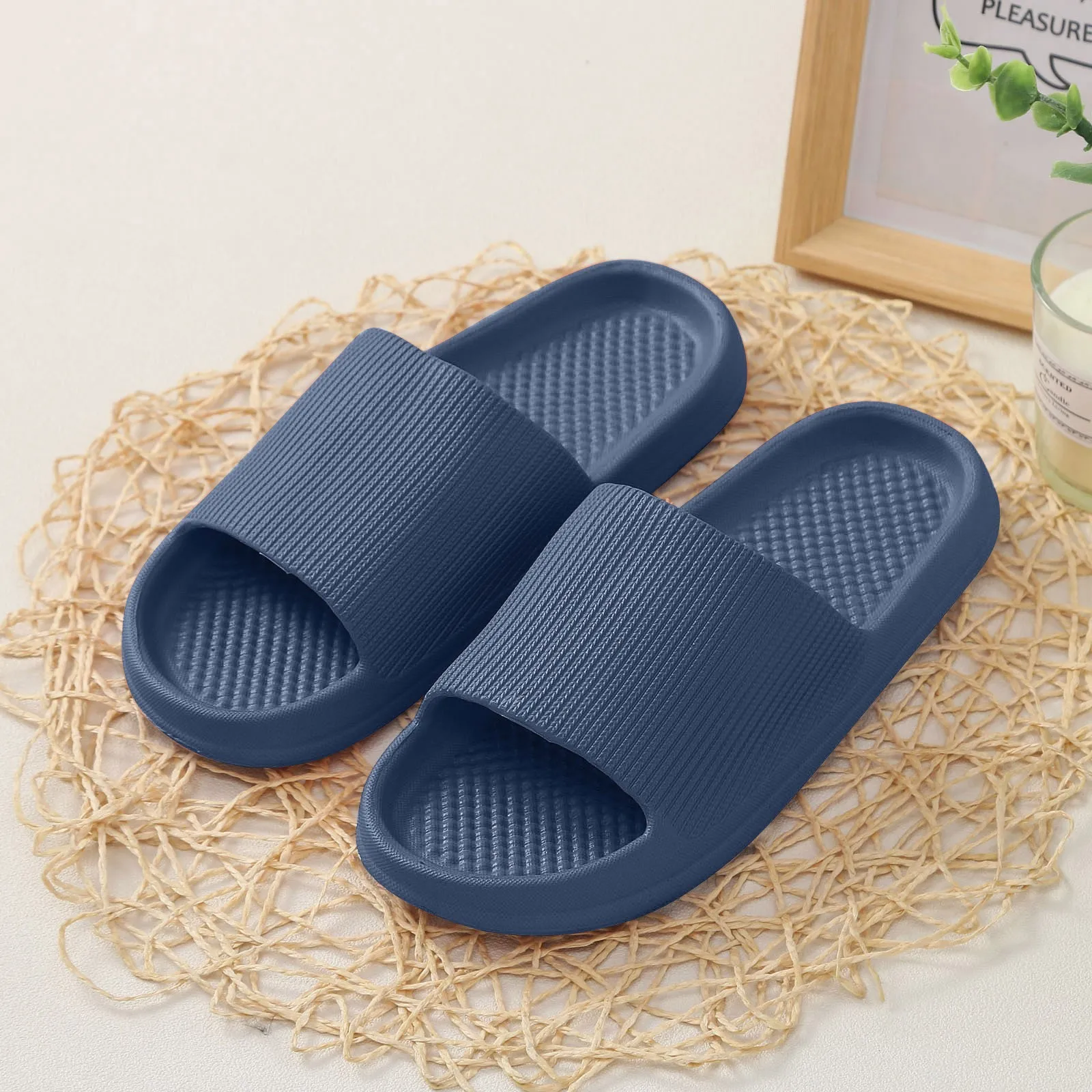 Fashion Summer Soft Slippers Men Solid Soft Thick Platform Bathroom Home Men Indoor Outdoor Non Slip Male Cloud Slides 2024