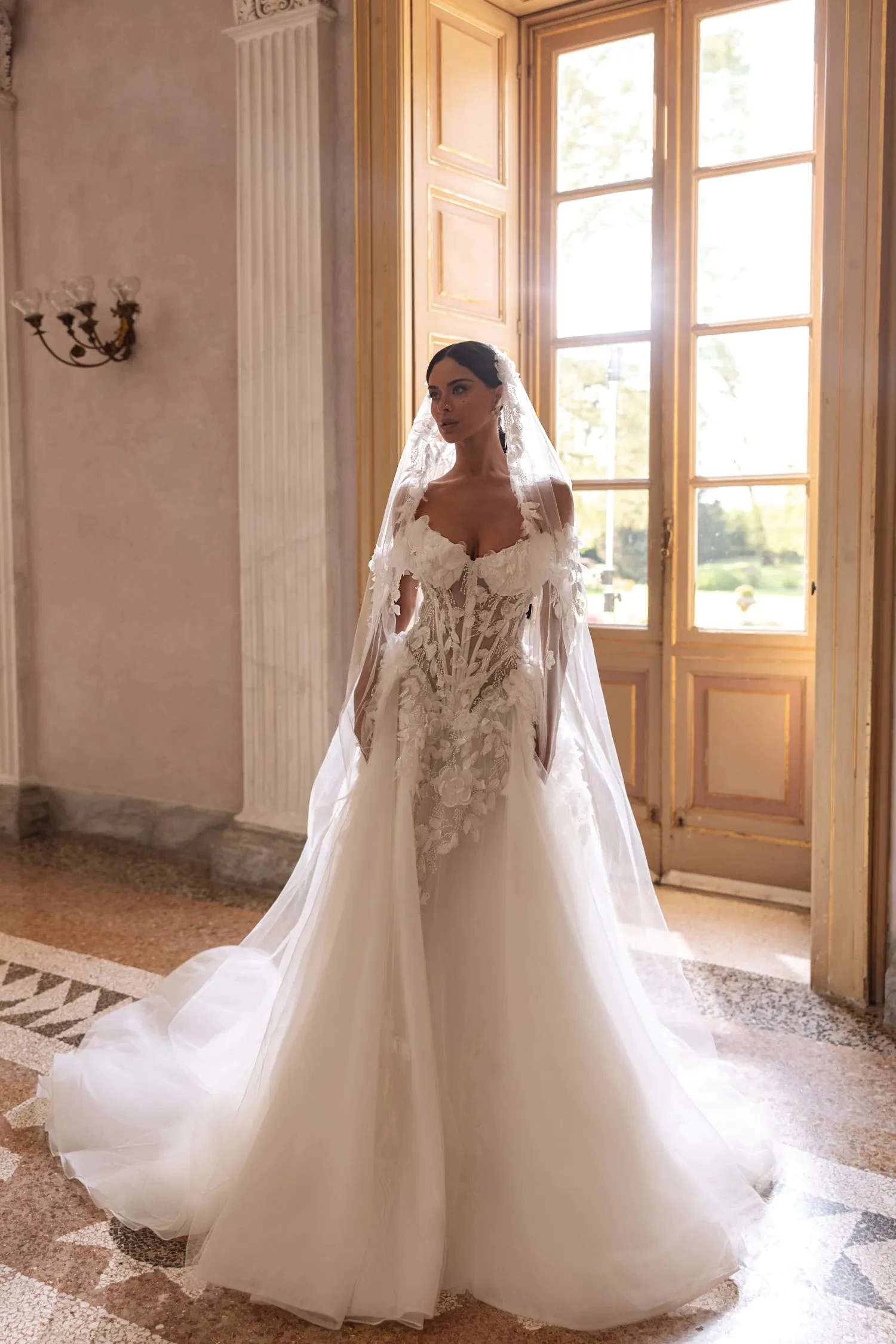 Fancy 3D Floral Appliques Wedding Dresses Off Shoulder A-line Bridal Gowns Backless Illusion Customized Vestidos De Novia