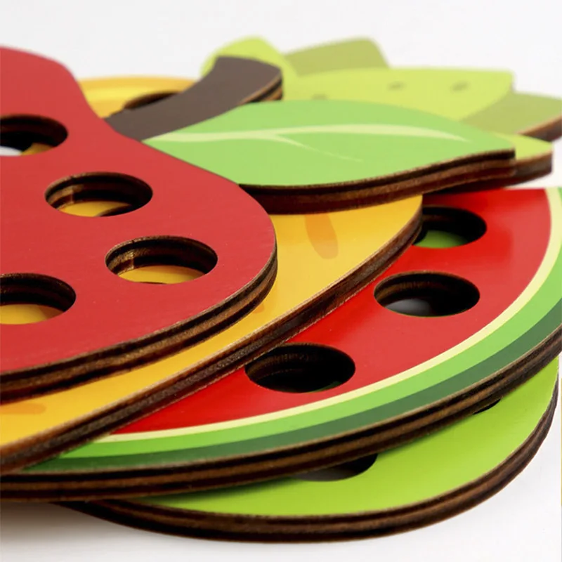 1 セット子供の楽しいモンテッソーリ果物糸通しおもちゃ手と目のコーディネーショントレーニング教材ボードゲーム知育玩具