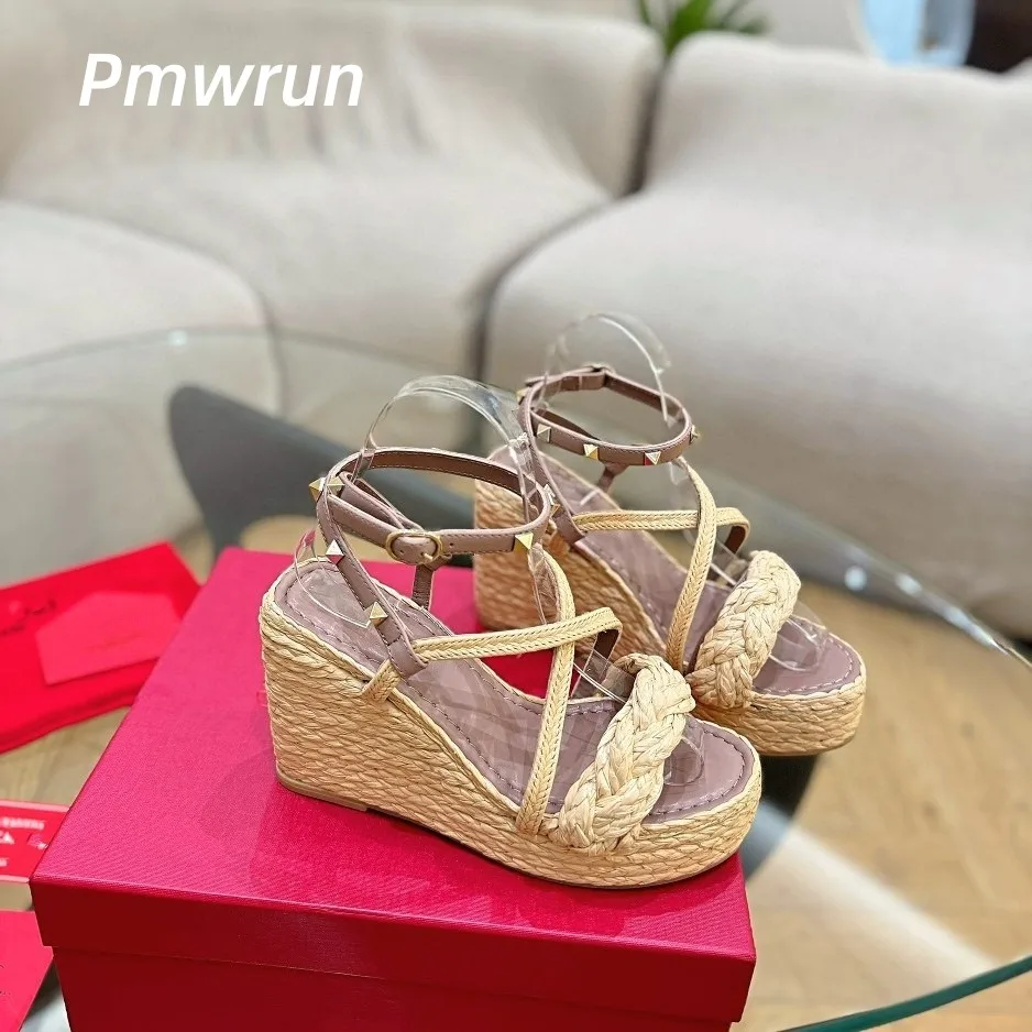 

Riveted wedge sandals women 2024 thin strap woven platform high heels fashion twine Korean version of muffin sandals increase