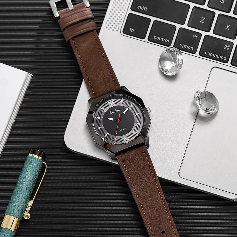 Men's Casual Leather Strap Quartz Wristwatch