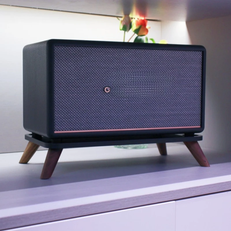 Audio: The second-generation speaker desktop stand is placed with foot pegs