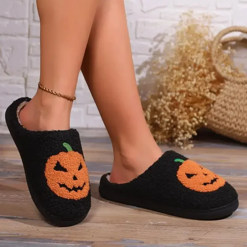 Zapatillas mullidas de algodón con dibujos animados para mujer, chanclas de felpa con plataforma de calabaza para el hogar, zapatos divertidos de diseño informal para Halloween, 2024