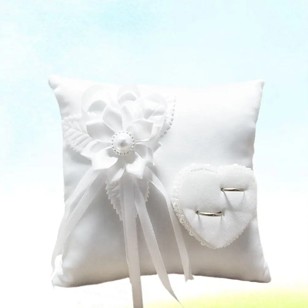 

Подушка для обручального кольца (1 шт.), декор для свадебной церемонии, в форме сердца, с цветочным акцентом, мягкая, компактная, портативная, для свадебного душа или вечеринки