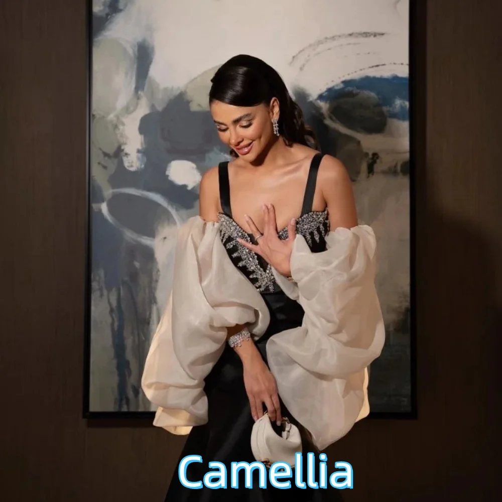 Maßgeschneidertes, exquisites, mit Perlen verziertes Abendkleid, bezauberndes Spaghettiträger-Abschlussballkleid, sexy Partykleid mit V-Ausschnitt, فسات Sierra •