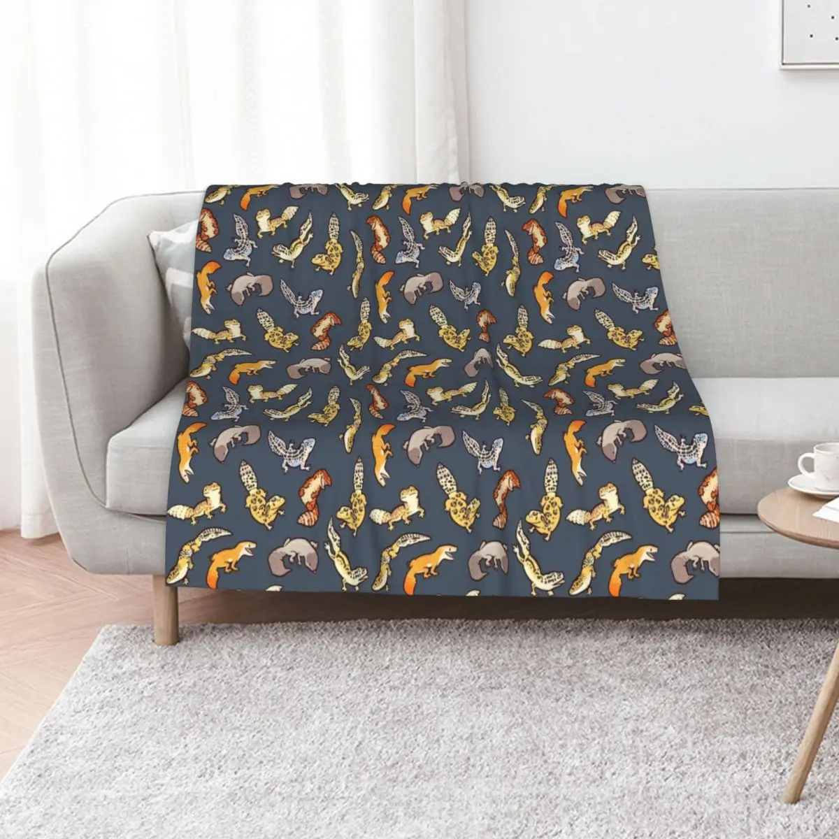 chub geckos in dark grey Throw Blanket Decorative Soft Throw Blanket for Couch Sofa