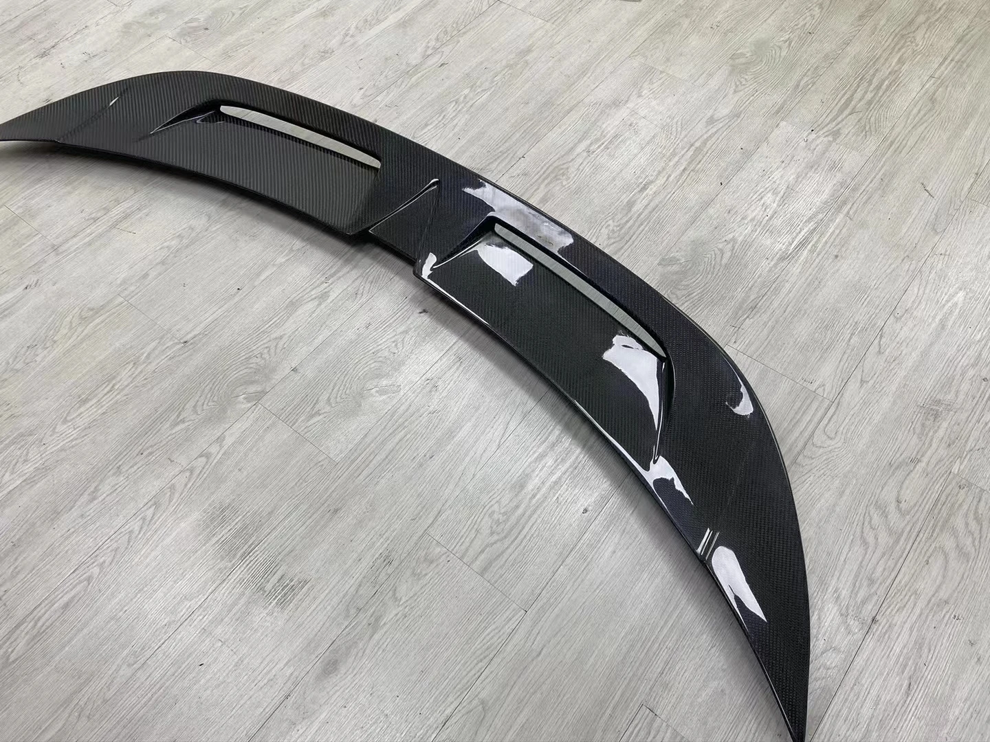 

19-20 For Taycan Carbon Fiber Rear Trunklid Spoiler Retrofitting body kit front lip rear diffuser side skirt
