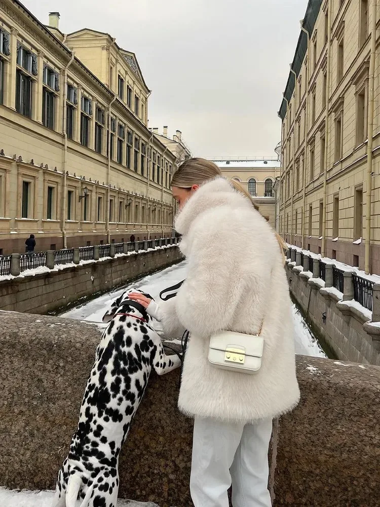 

Пальто цвета хаки из искусственного меха, женские карманы, ветрозащитная церемония Gyaru Fourrure, разноцветный двухцветный жилет, подходящий к пуговицу премиум-класса с кристаллами