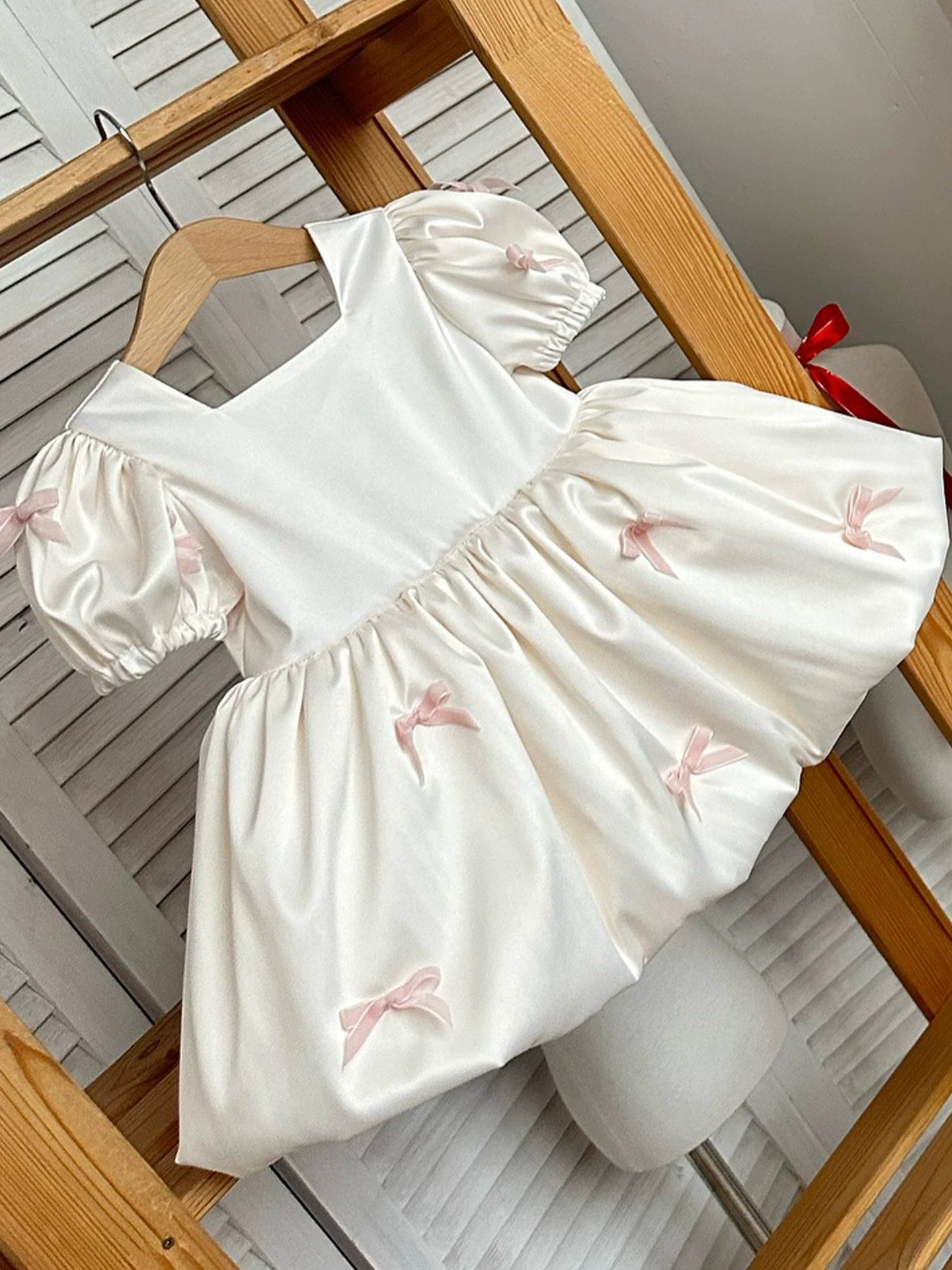 

Платье принцессы с рукавами-фонариками, белое атласное платье с бантом для девочек, детское платье для дня рождения, свадьбы, выпускного вечера, торжественное платье для детей