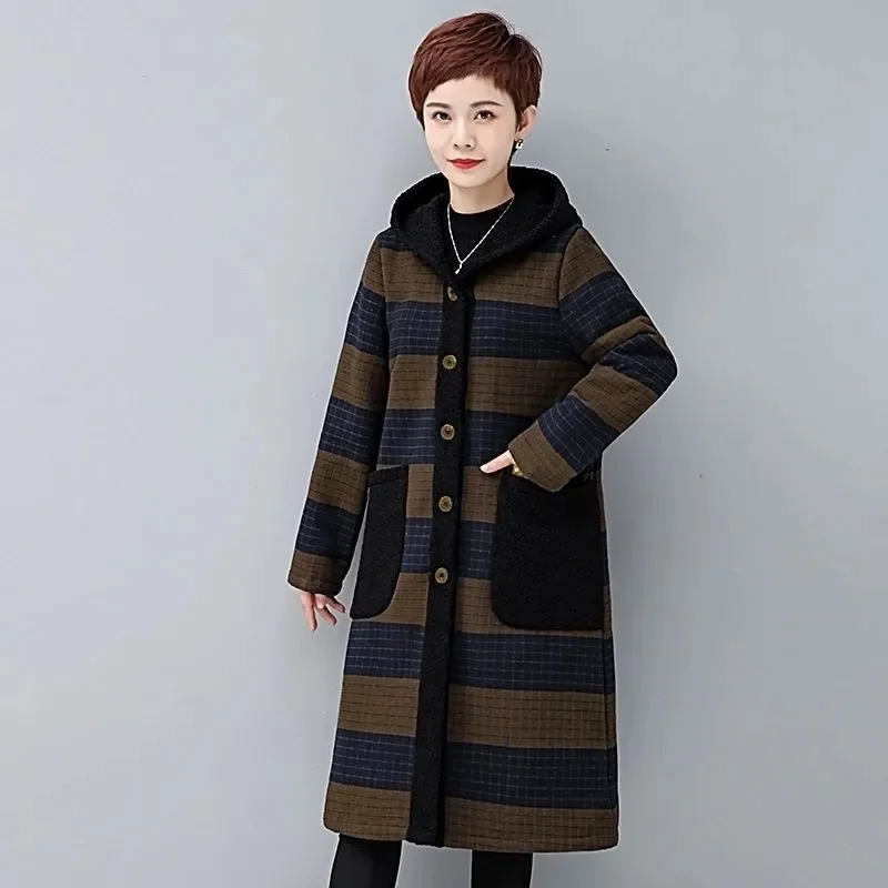 

2024 Autumn/Winter New Mother Plush Coat Long Over Knee Style Mid aged Elderly Female Windbreaker Hooded with Warm Washed Cotton