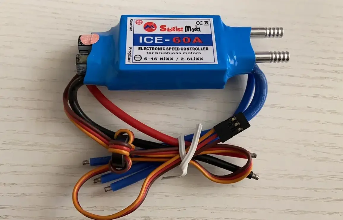 

HiModel ICE 60A 2-6S 5,5 В 6A Бесщеточный темно-синий регулятор с водяным охлаждением ESC ICE-60A для подводной турбины Hobbyking YEP