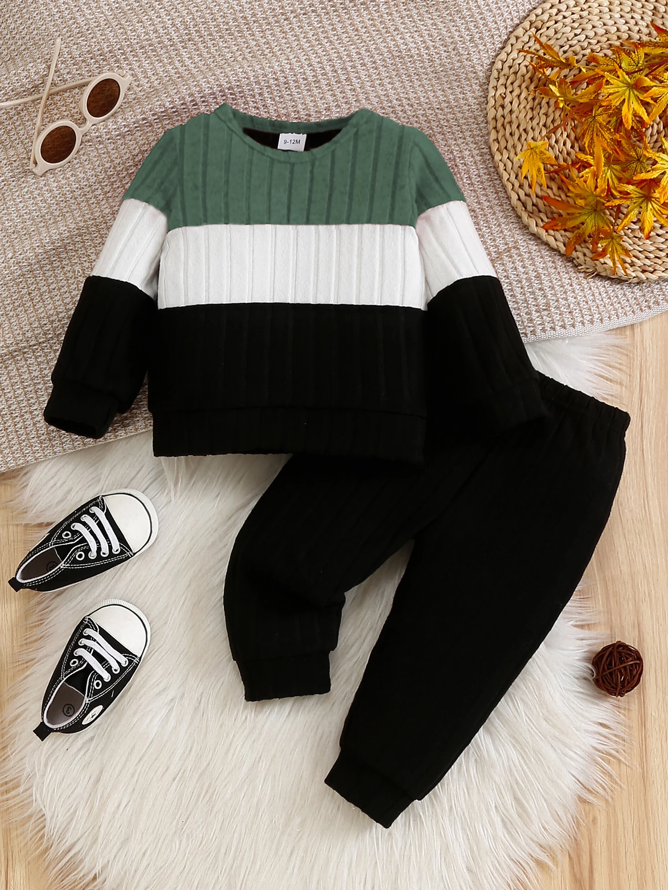Kinder-Fleece-gefüttertes Sport-Zweiteiler-Set, trendige, lässige Farbblock-gestreifte Dekoration, elastische Taille + Bündchen-Design für Wärme