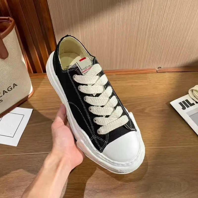 

Unisex Dissolution Shoes, Open Mouth Smile Canvas Shoes, Versatile For Couples, Distressed And Deformed Board Shoes