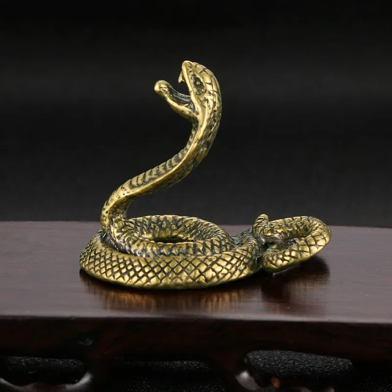 1 PC Vintage Antique Imitation Copper Tone Cobra Ornament Solid Brass Animal Carving Hand Play Piece Desk Home Decoration Craft