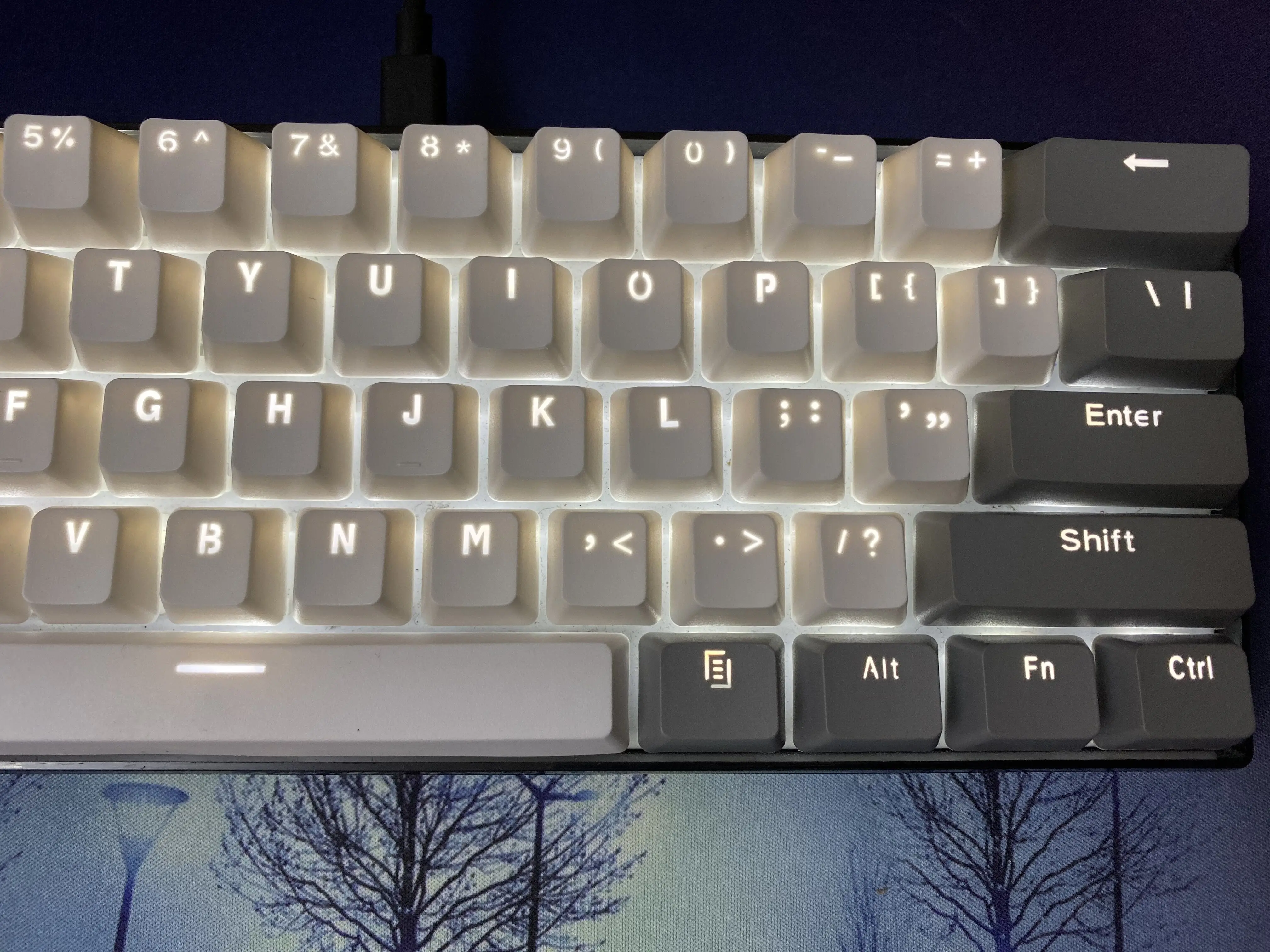 رمادي أبيض 61 مفتاحًا أغطية مفاتيح مادة PBT OEM ملف تعريف خلفي لقطة مزدوجة لأغطية مفاتيح لوحة المفاتيح الميكانيكية MX 61 87 104 تباع فقط