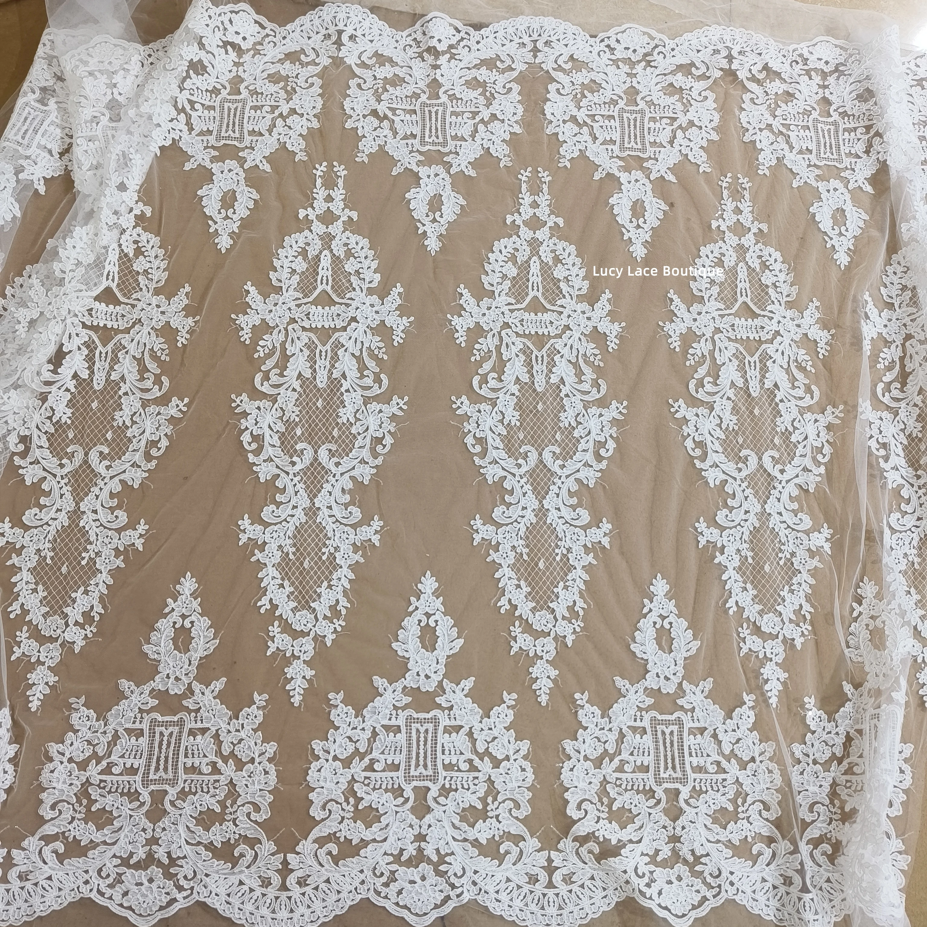 

Свадебное платье, кружевная ткань, материал хорошего качества, ширина 130 см, тюль, сетка, вышивка, кружево с блестками, молочно-белый, 2025 г.