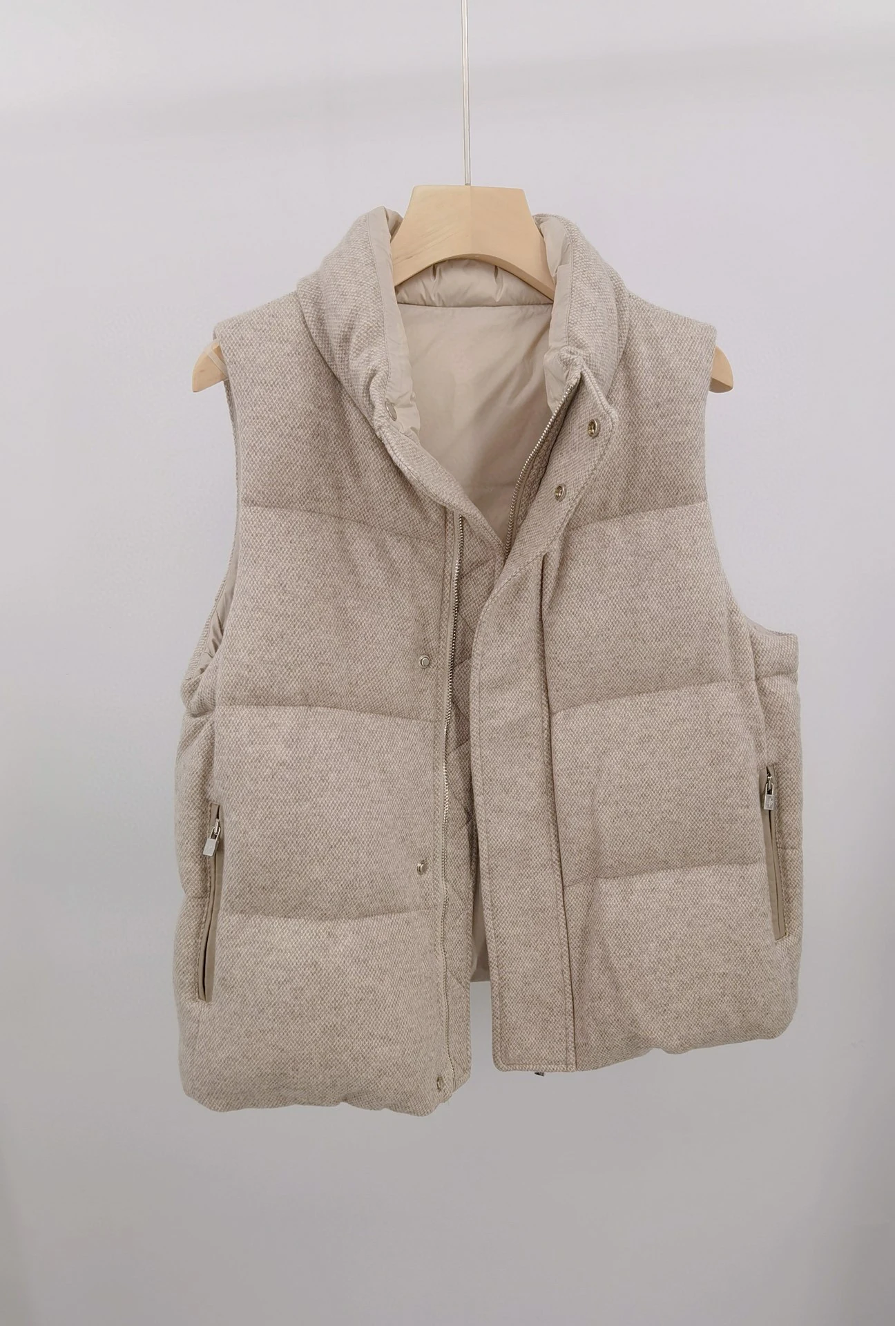 Lussuoso gilet imbottito con cerniera in Cashmere