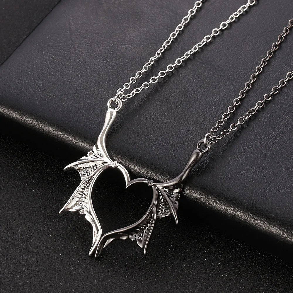 Bat Wing Necklace Men's Fashion Pendant Love Couple Stitching Alloy Necklace Retro Goth Halloween Jewelry